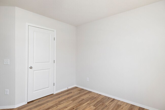 Building Photo - 3 Bedroom Rental with Fence!