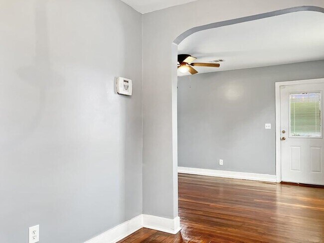 Building Photo - 2002 Shirley Ave