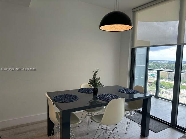 Building Photo - 121 NE 34th St