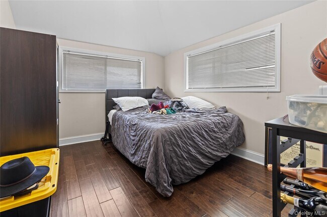 Building Photo - 76 Oregon St