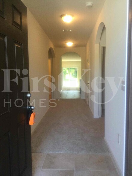 Building Photo - 2472 SE Floresta Dr