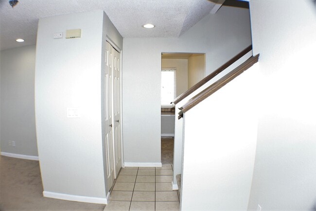 Building Photo - 336 Satus St