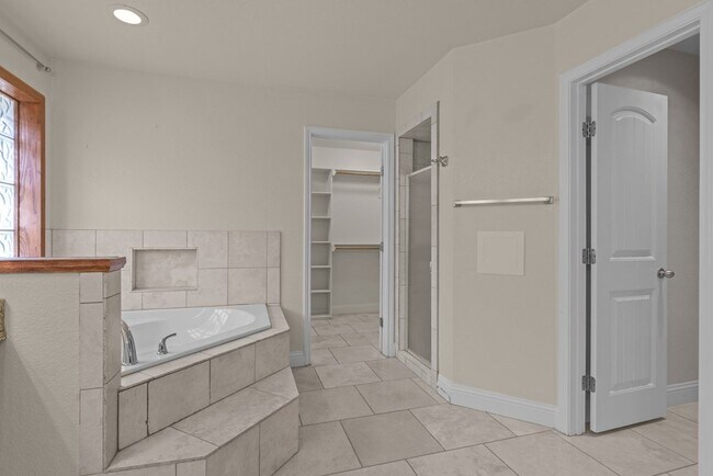 Building Photo - 2801 Savoy Pl