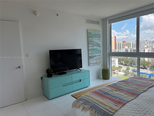 Building Photo - 150 Sunny Isles Blvd