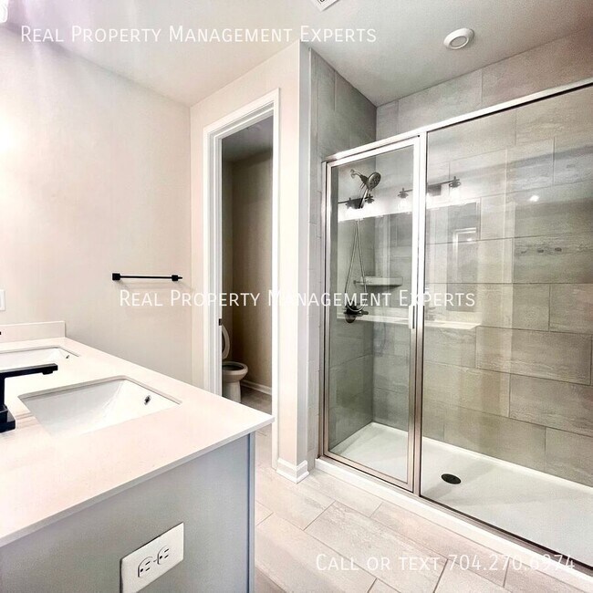 Building Photo - 3162 Hutton Gdns Ln