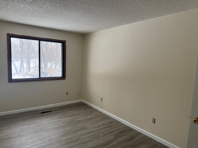 Building Photo - Gorgeous Remodeled Townhome! Cherry HDWD Floors, Attached Garage!