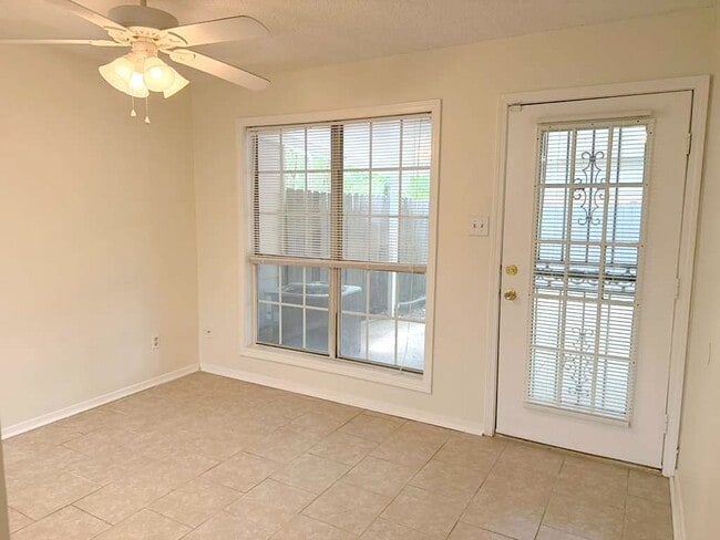 Building Photo - 3039 Greenlodge Ln