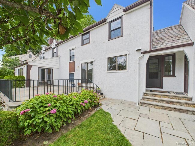 Building Photo - 75 Lord Kitchener Rd