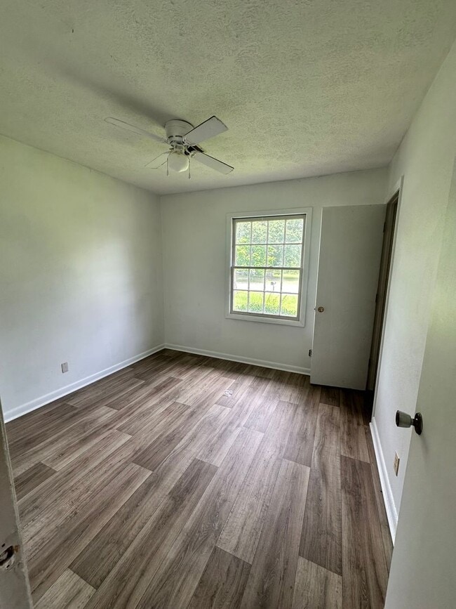 Building Photo - 3 Bed/1.5 Bath Brick Home- Under Renovations