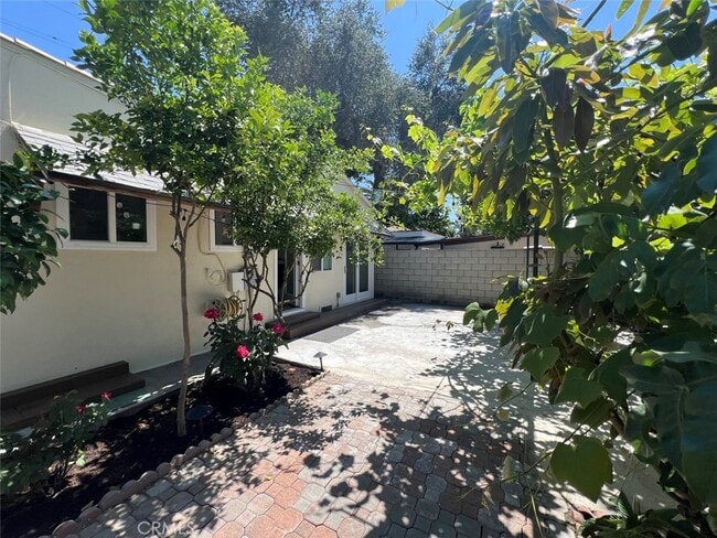 Building Photo - 1011 San Pascual Ave