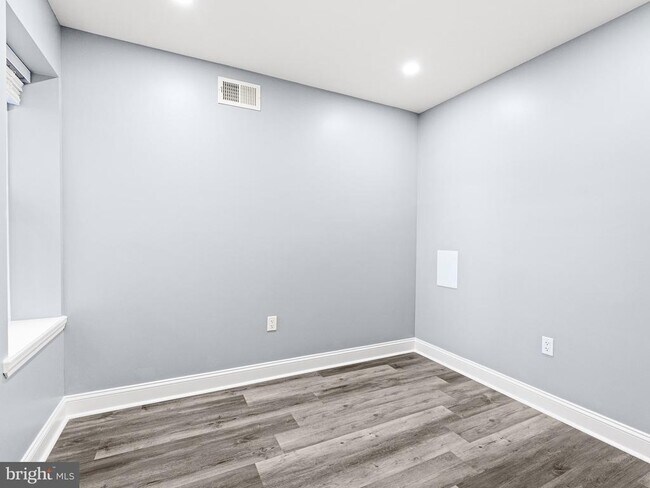 Building Photo - 2075 Bellmore St