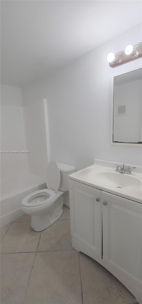 Building Photo - 304 NW 30th Ct