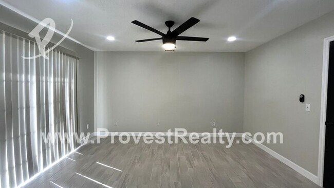 Building Photo - 13800 Driftwood Dr
