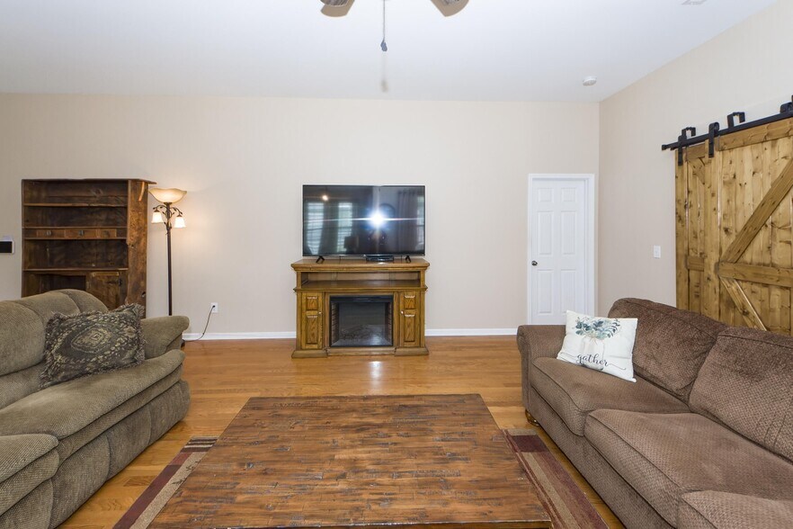 Building Photo - 2613 Spivey Ct