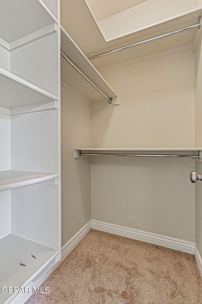 Building Photo - 6285 Wildwood Ct