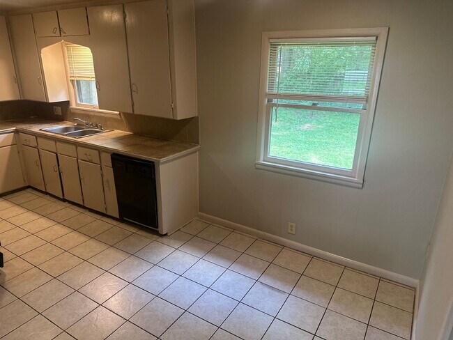 Building Photo - 1007 Mayes Ave