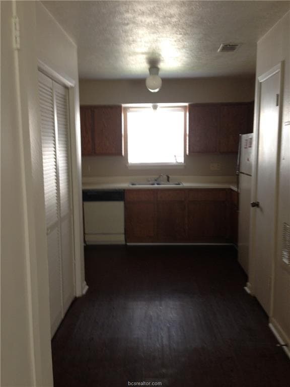 Building Photo - 906 Spring Loop