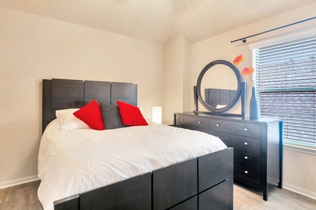 Building Photo - 10 W Lasting Spring Cir