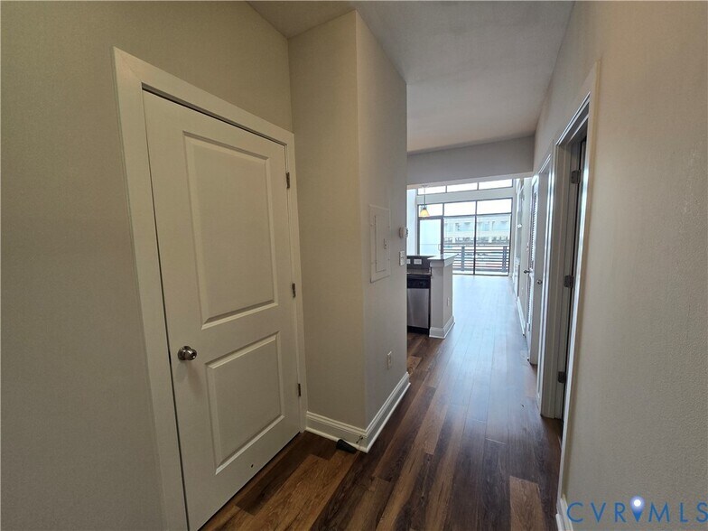 Building Photo - 1333 W Broad St