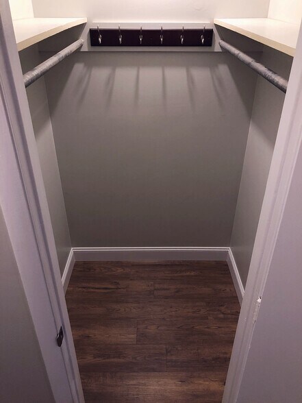 Walk-in Hallway Closet - 3413 Lisa Dr