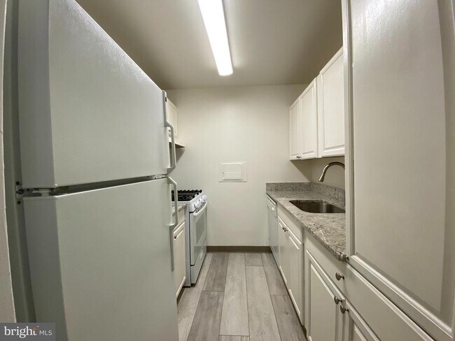 Building Photo - 301 Beauregard St