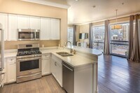 Building Photo - Gaslamp City Square Condo  2 bed 2 bath, top floor, corner unit VIEWS