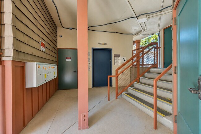 Building Photo - 207 3rd St