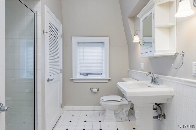 Building Photo - 414 Franklin St