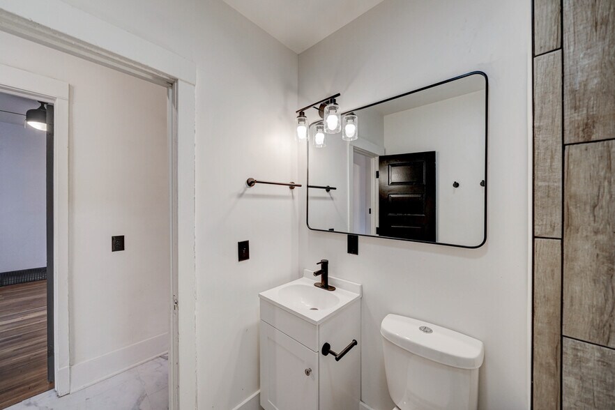 Building Photo - 818 S 31st St