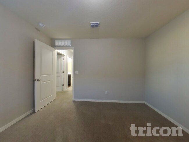 Building Photo - 4521 W Saddlebush Way