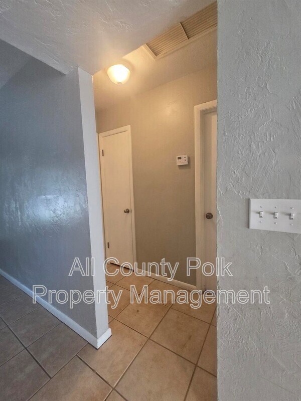 Building Photo - 709 Pineville Ln