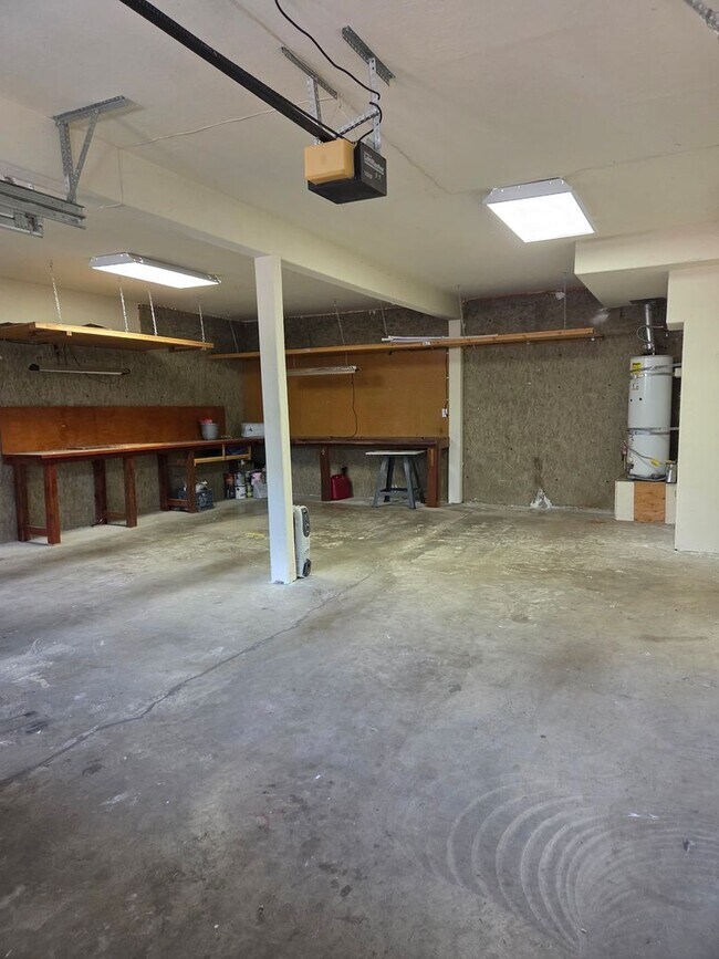 Building Photo - 20800 W Willow Springs Dr
