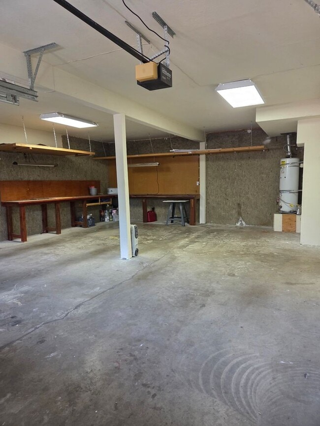 Building Photo - Charming Home in the Desirable Willow Spri...