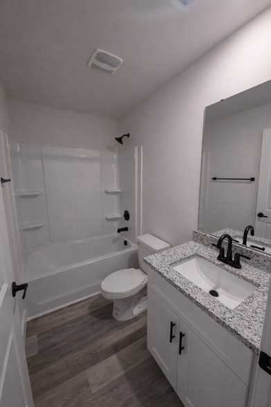 Bathroom 2 - 885 W 25th St