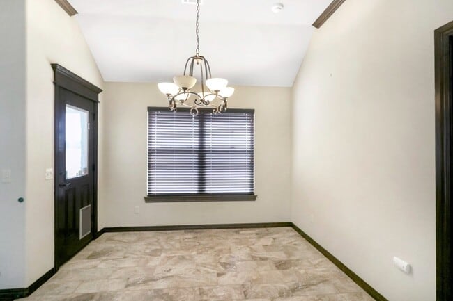 Building Photo - Beautiful 3 bed+office, 2 bath, 2 car Home located in The Grove