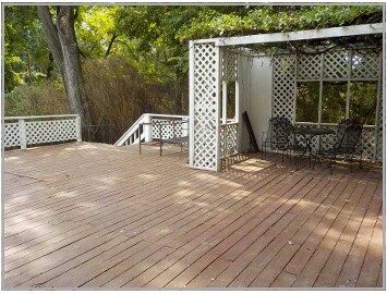 Deck - 111 N Evergreen St