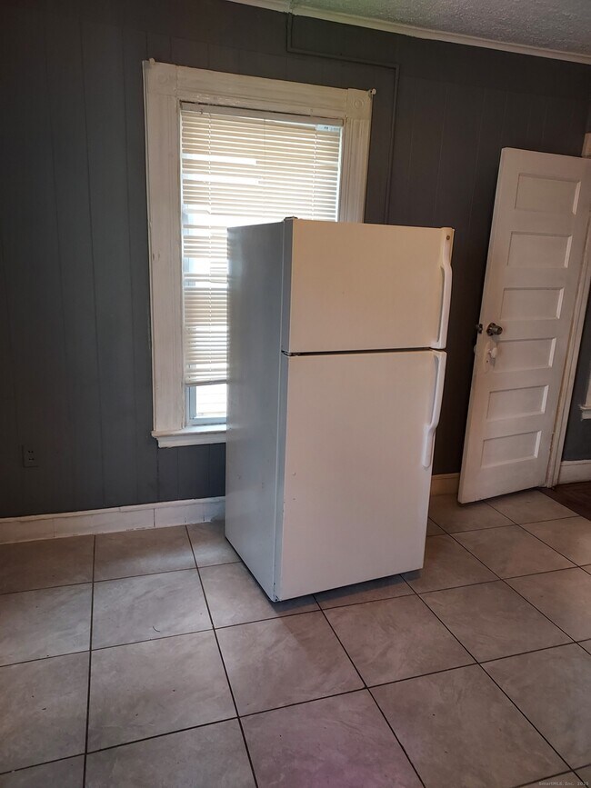 Building Photo - 339 Shelton Ave