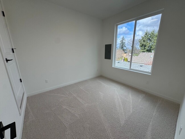 Building Photo - L0652-2