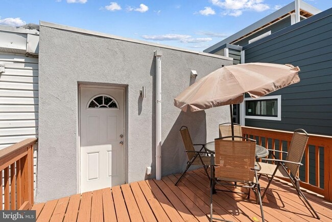 Building Photo - 2328 Reed St