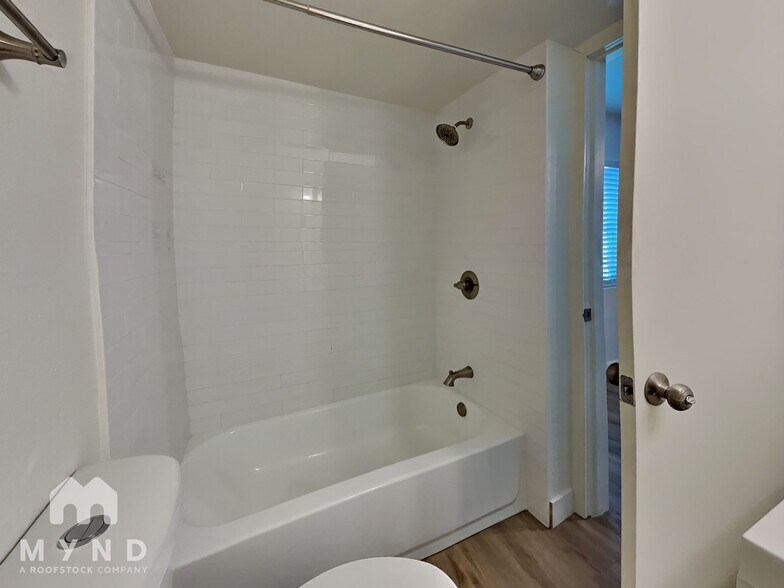 Building Photo - 1849 E Virginia Ave