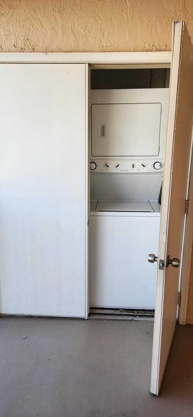 Building Photo - 9861 Perfect Dr