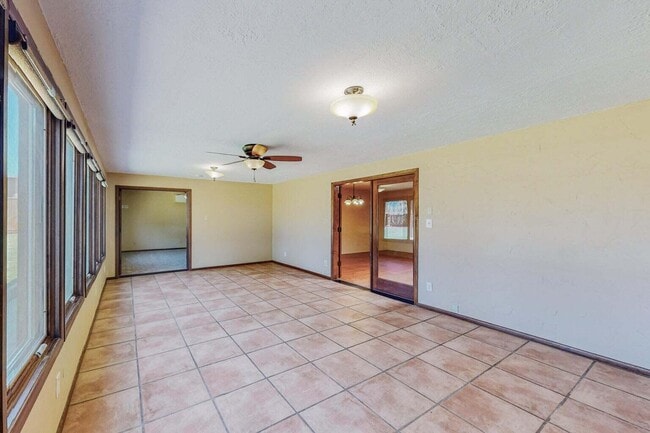 Building Photo - 501 Calle De