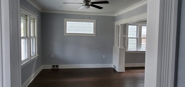 Building Photo - 10520 S Perry Ave