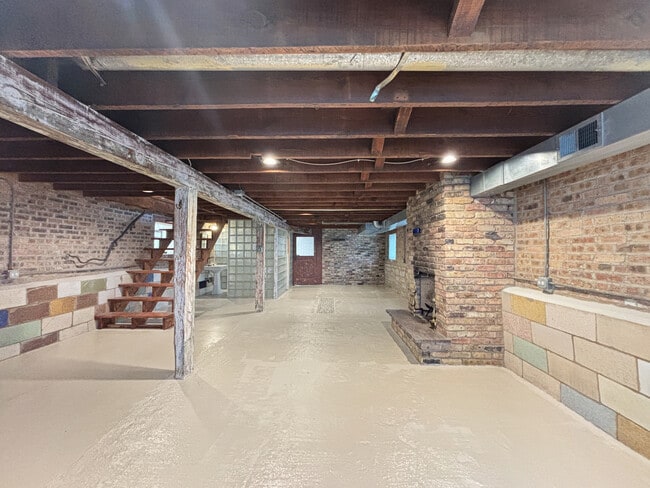 Building Photo - 2501 N Artesian Ave