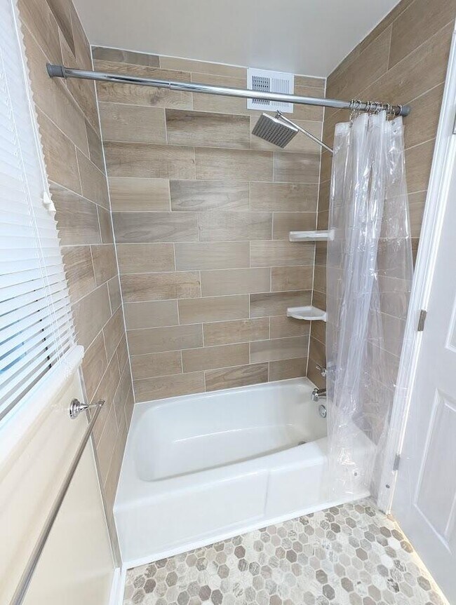 Building Photo - 121 W Fifth St