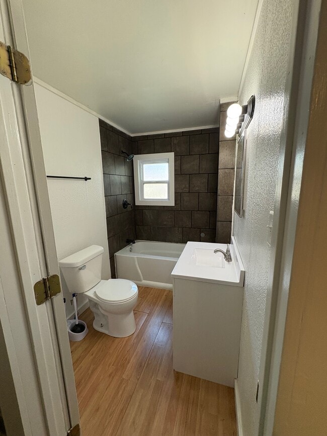Building Photo - 627 Houser Dr