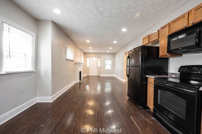 Building Photo - 1621 E 49th St