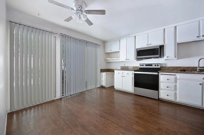 Building Photo - 2645-2649 S Whitney Blvd