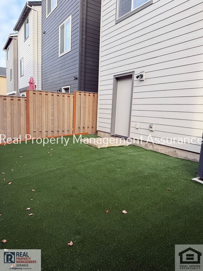 Building Photo - 3023 SW Sherman Pl