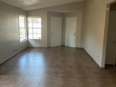 Building Photo - 8405 W Sells Dr